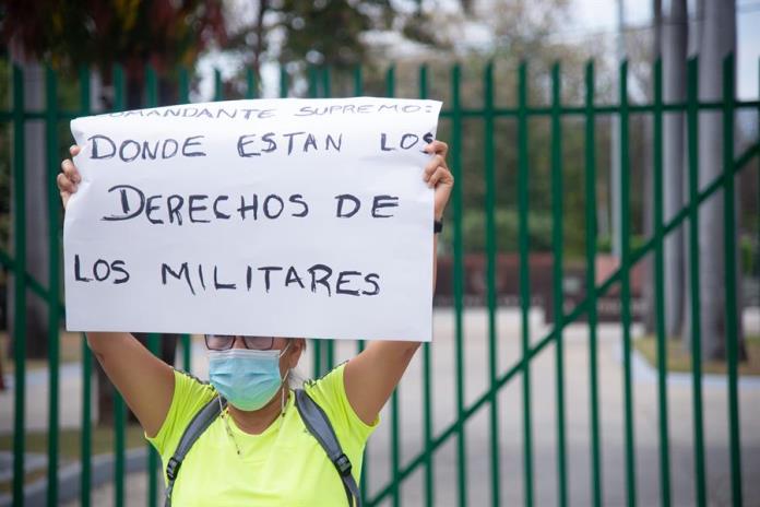 Protestan en México a favor de militares investigados por excesos