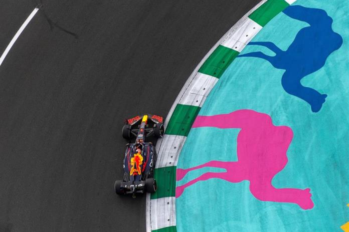 Verstappen, delante de Checo y de Alonso en el último libre de Arabia Saudí