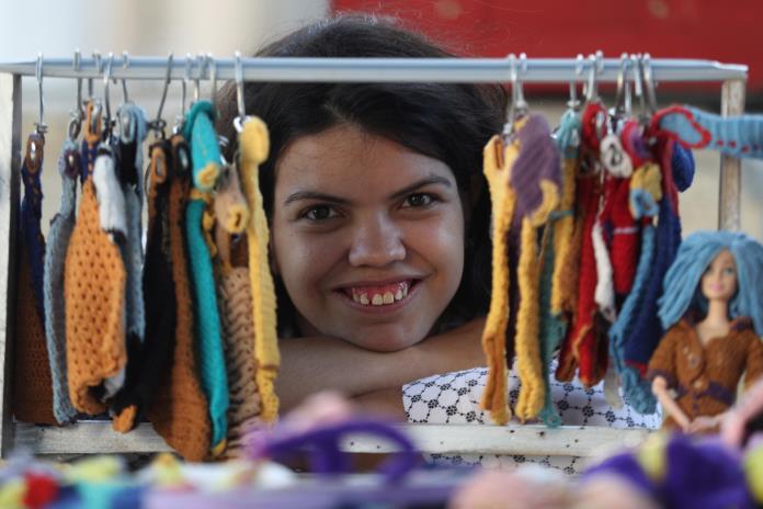 La cubana que sueña con exhibir sus vestidos de Barbie en el mundo