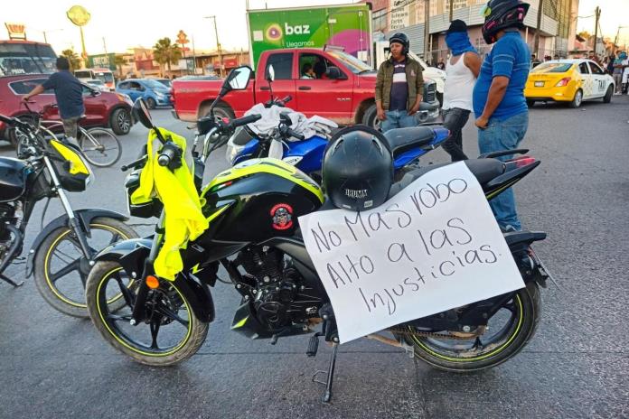 Se manifiestan en Lagos de Moreno contra operativos de regularización de motocicletas