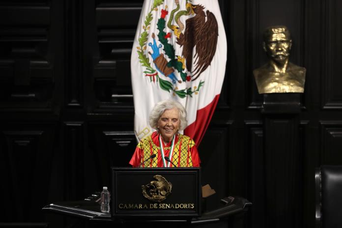 Senado da medalla Belisario Domínguez a escritora Elena Poniatowska Senado da medalla Belisario Domínguez a escritora Elena Poniatowska