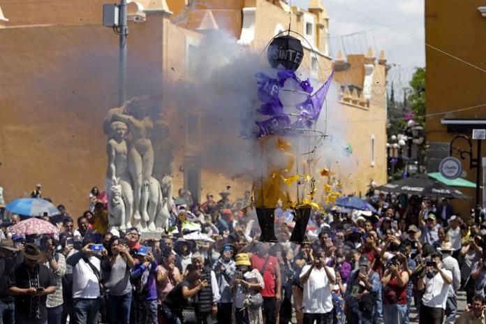 Retoman quema de Judas Iscariote en centro de México tras la pandemia