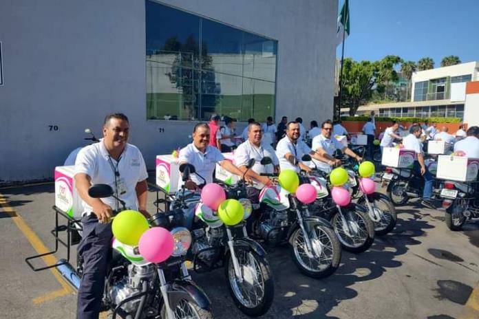 Tras 16 años, entregan motos nuevas a carteros del Servicio Postal Mexicano en Jalisco
