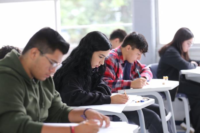 Más de 53 mil aspirantes presentan examen de admisión para licenciatura en la Universidad de Guadalajara