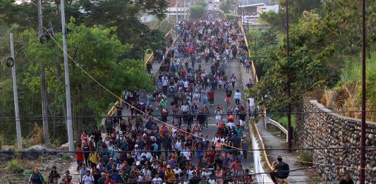 Migrantes buscan desesperados salir del sur de México ante fin del Título 42