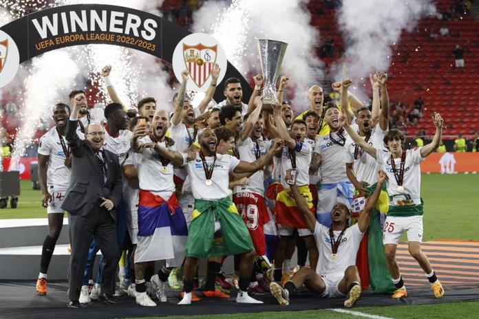 El Sevilla conquista de nuevo la gloria al ganar la Séptima en los penaltis