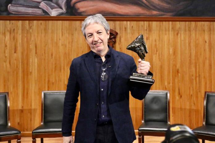El mexicano David Toscana gana la V Bienal de novela Mario Vargas Llosa