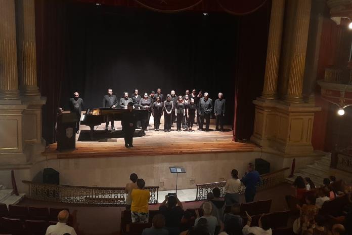 El coro de Jalisco se presenta en el Teatro José Rosas Moreno