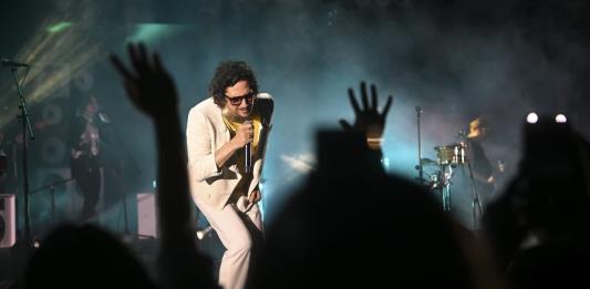 León Larregui dio muestra de su nuevo álbum “Prismarama” en Guadalajara