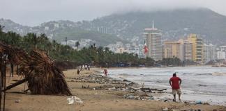 El huracán Beatriz, de categoría 1, se localiza a 100 kilómetros de la costa mexicana