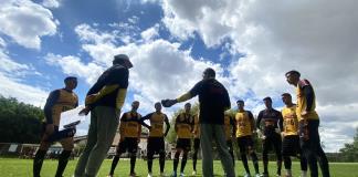 Leones negros golea a Atlético La Paz en amistoso